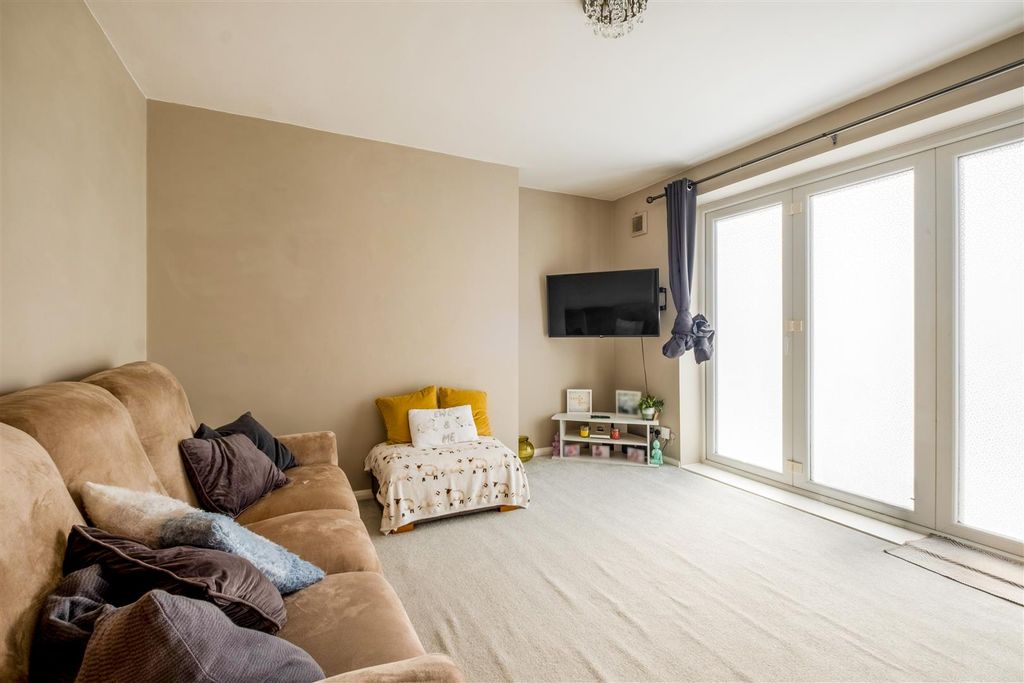 Property photo 2 of 19 44 Drove Crescent-6.Jpg