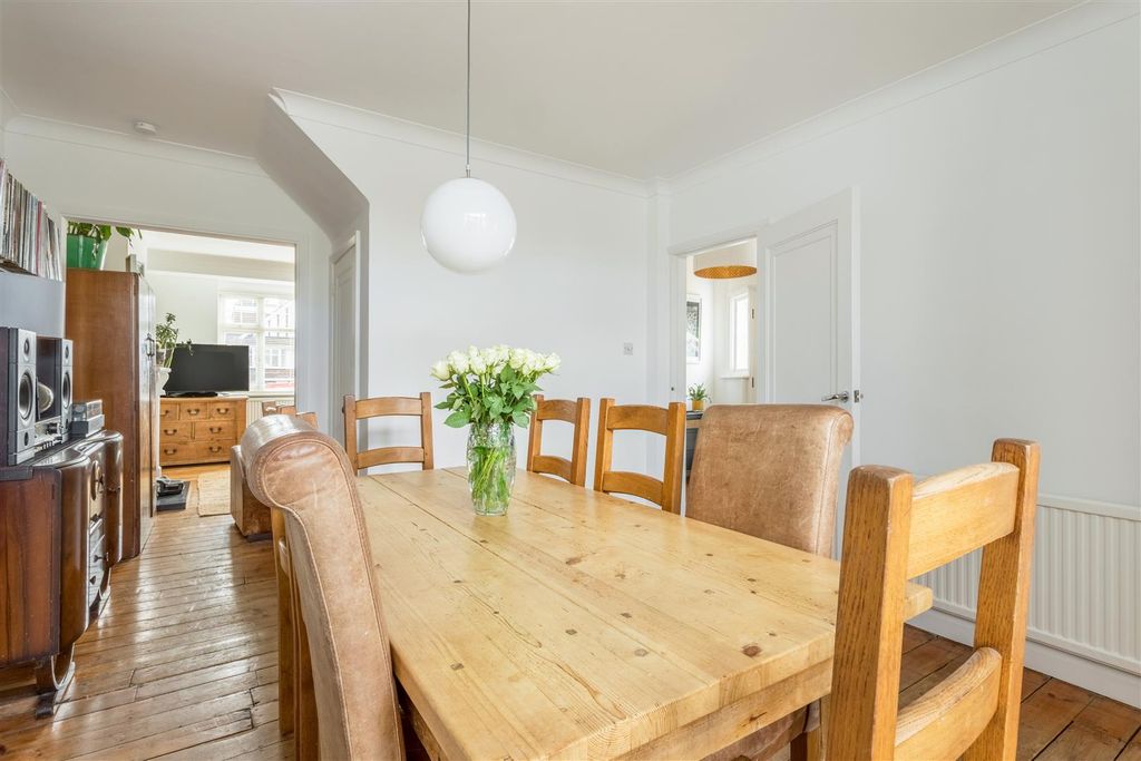 Property photo 3 of 28 11 Nevill Avenue-8.Jpg