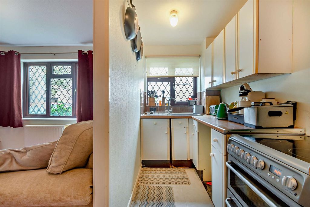 Property photo 3 of 7 8705216-Interior04-800.Jpg
