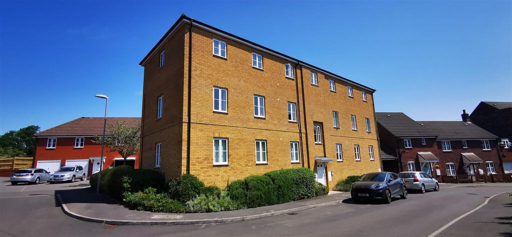 Property photo 1 of 8