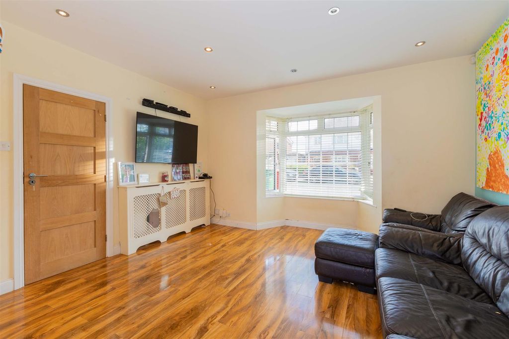 Property photo 3 of 17 10 Abbey Close-9.Jpg