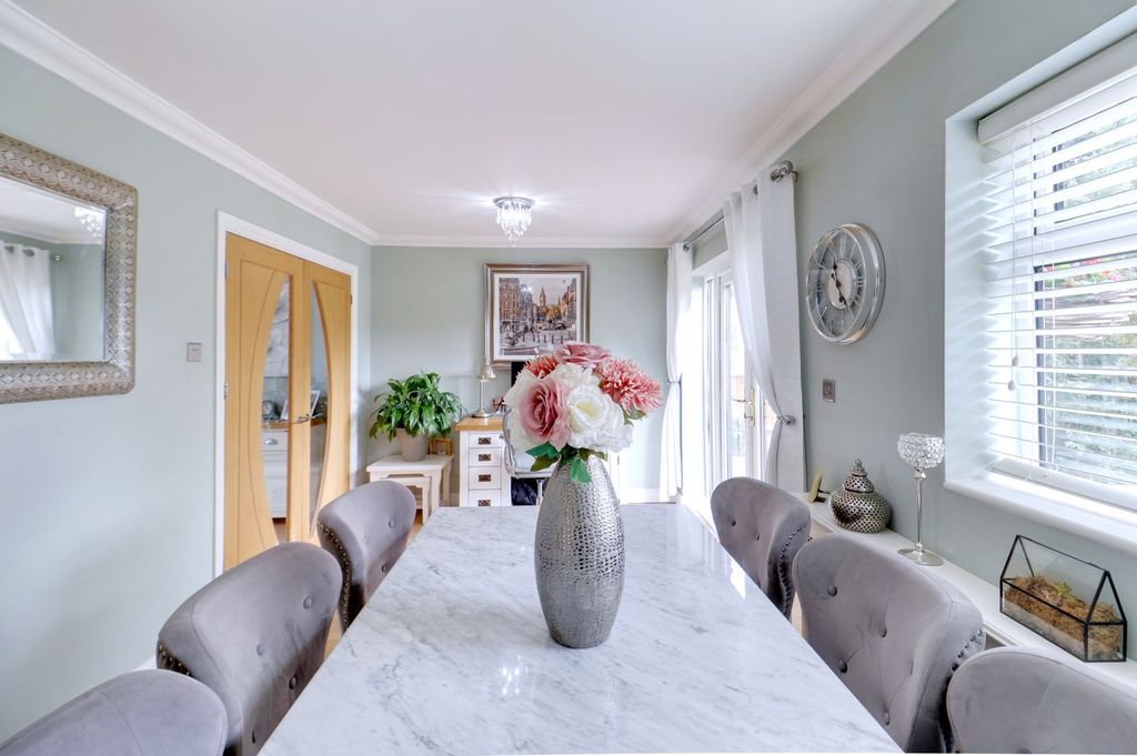 Additional image 7 of 3 bed semi-detached house for salePalmerston Road, Rainham RM13