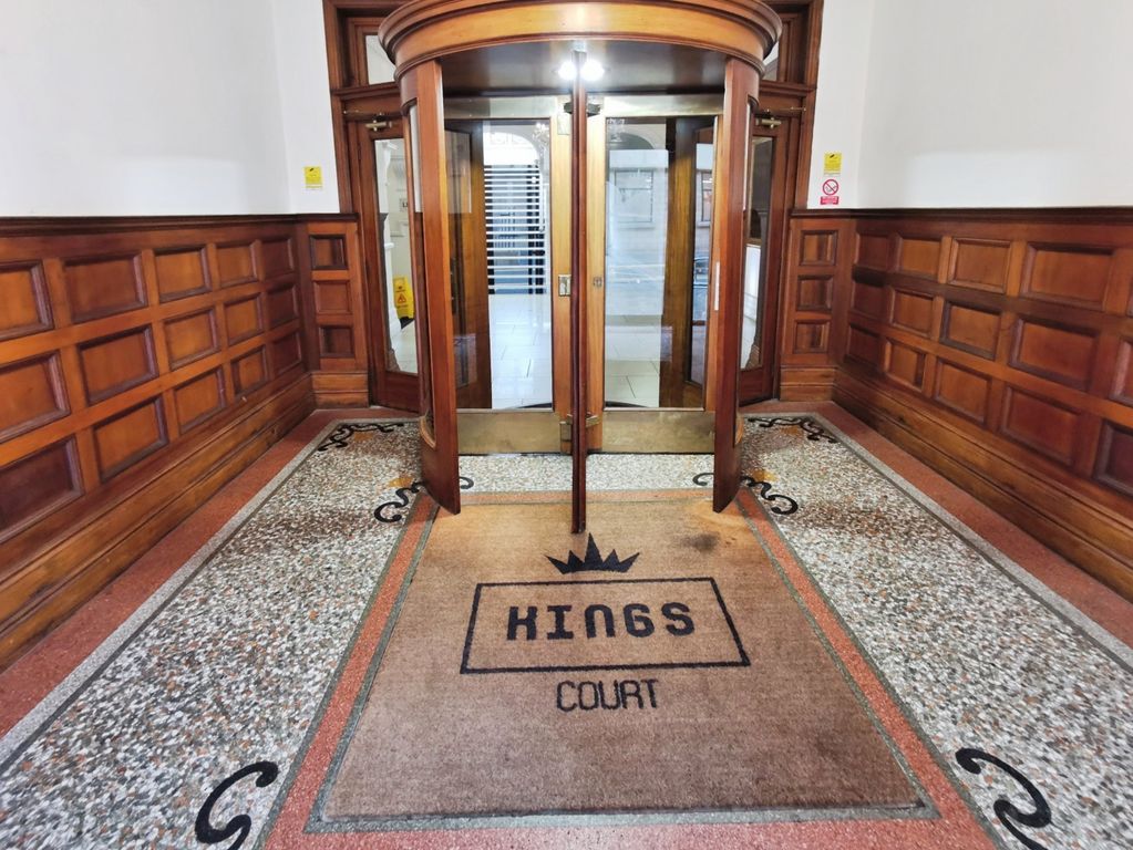 Property photo 2 of 13 Foyer