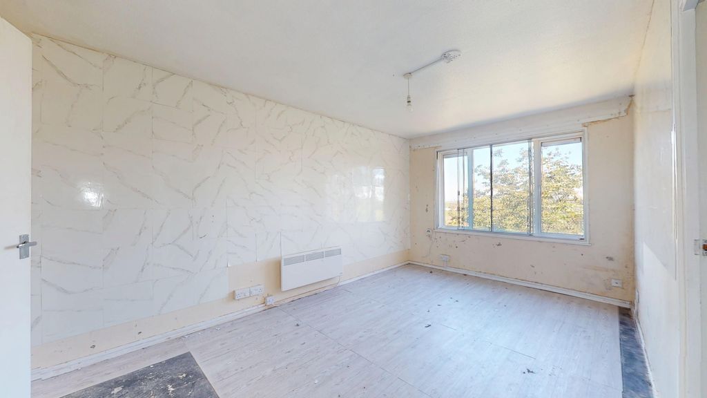 Property photo 2 of 12 215 Peabody Hill, Tulse Hill, London, Se21 8La