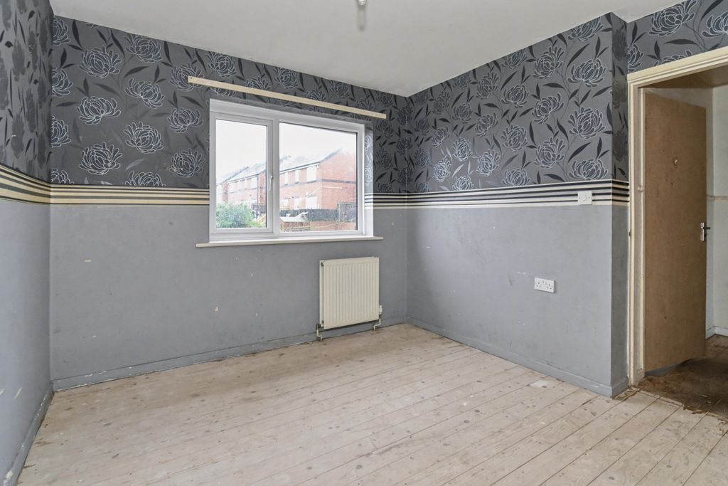 Property photo 3 of 15 102 Queen Mary Road, Manor, Sheffield, S2 1Hs