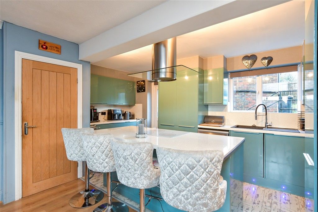 Property photo 3 of 9 Lounge/ Kitchen