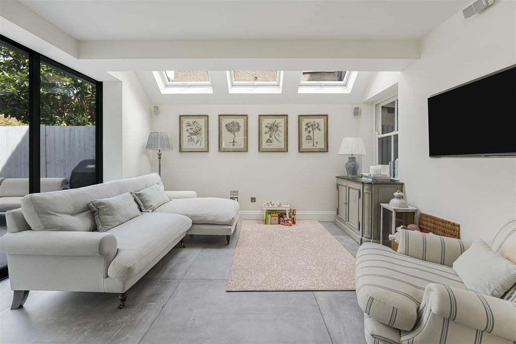 Property photo 3 of 13 Ped01147.Jpg