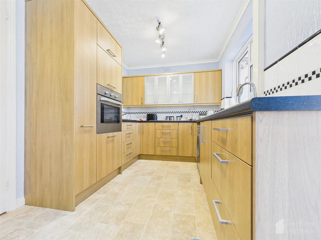 Property photo 2 of 18 Cam02365G0-Pr0391-Still006.Jpg