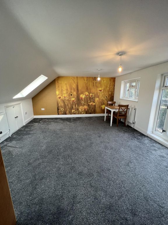 Property photo 1 of 13 3 Bedroom Maisonette For Rent In En3