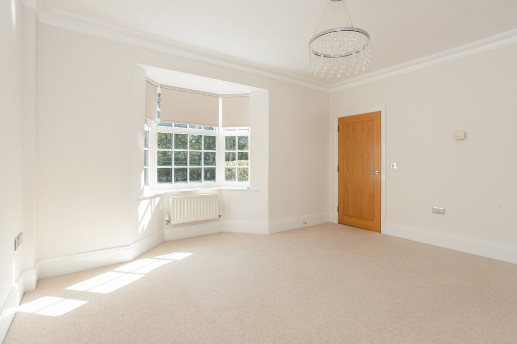 Property photo 3 of 16 Dining Room