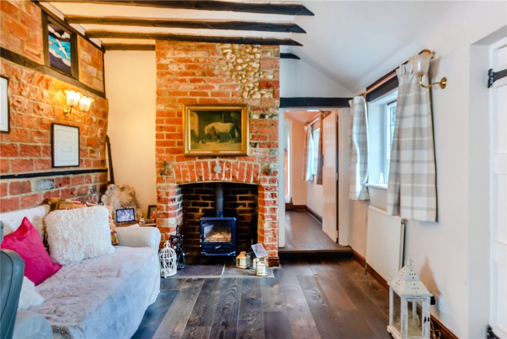 Property photo 3 of 15 Sitting Room