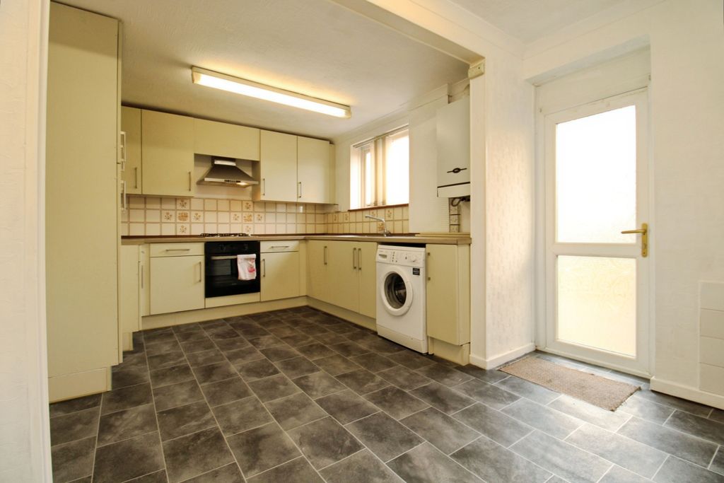 Property photo 3 of 8 Kitchen