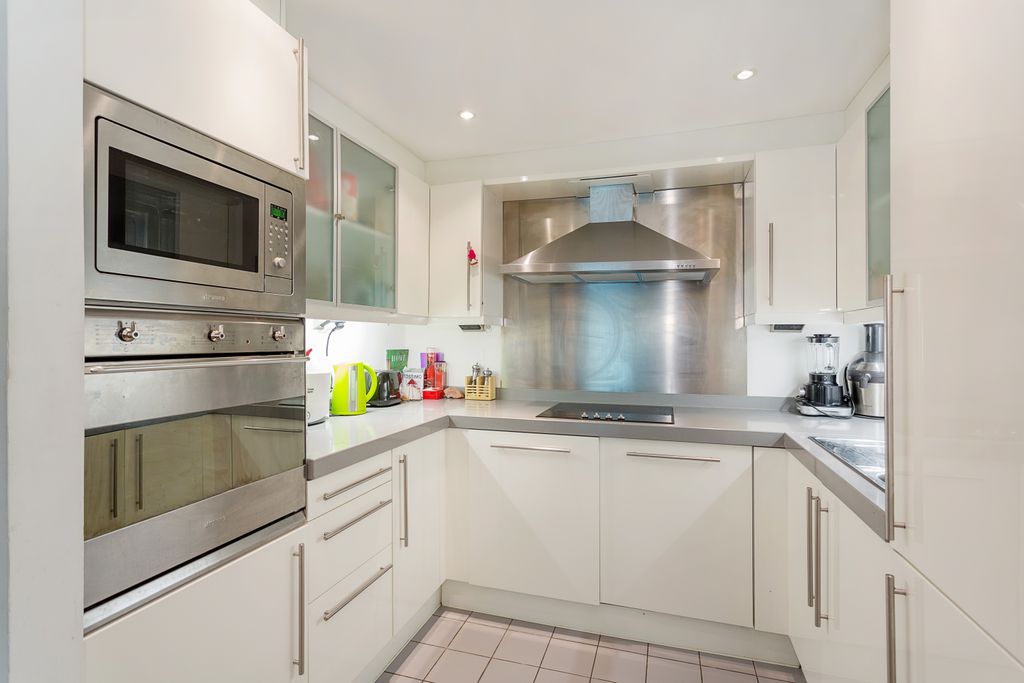 Property photo 3 of 12 Kitchen