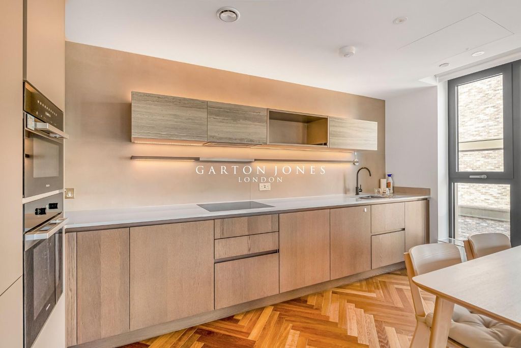 Property photo 3 of 19 Kitchen