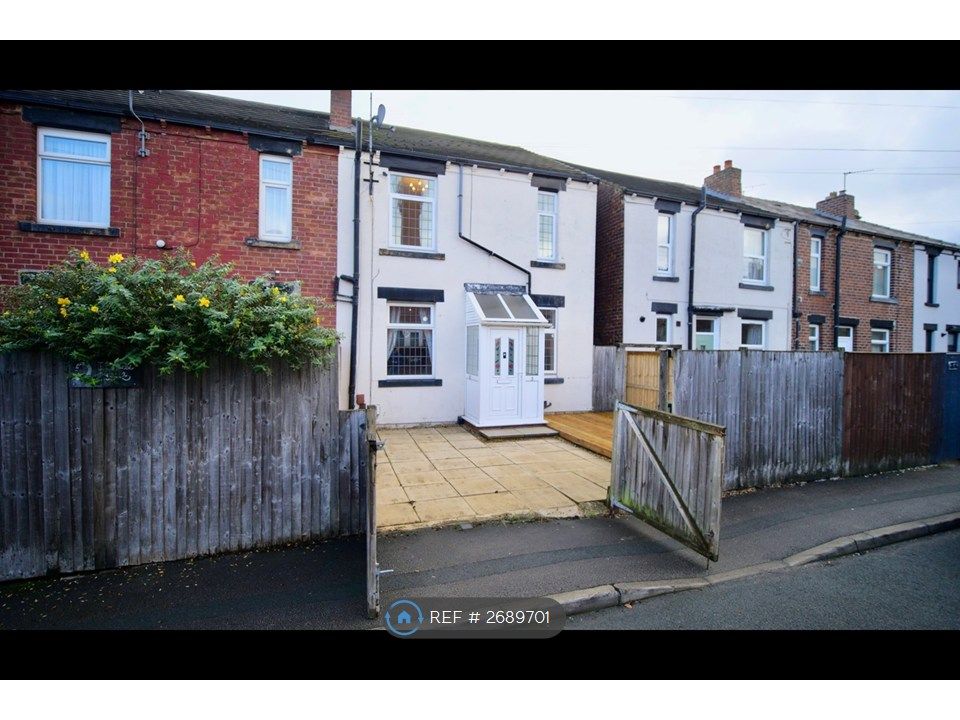 Property photo 3 of 8 Gates For Parking Car