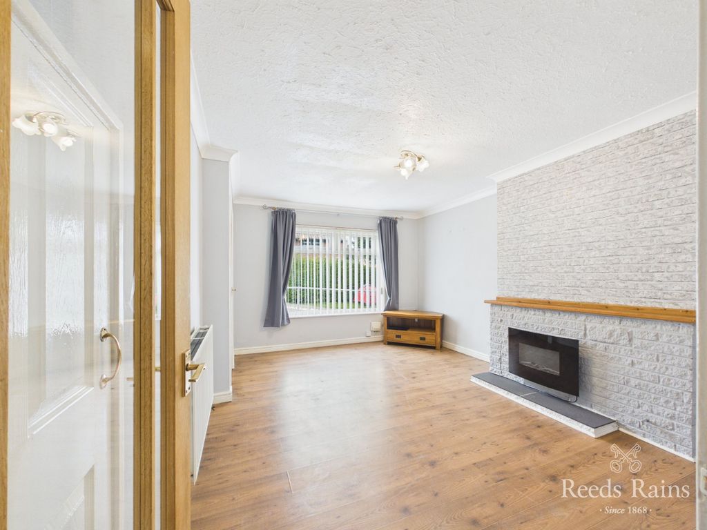 Property photo 2 of 22 Sitting Room