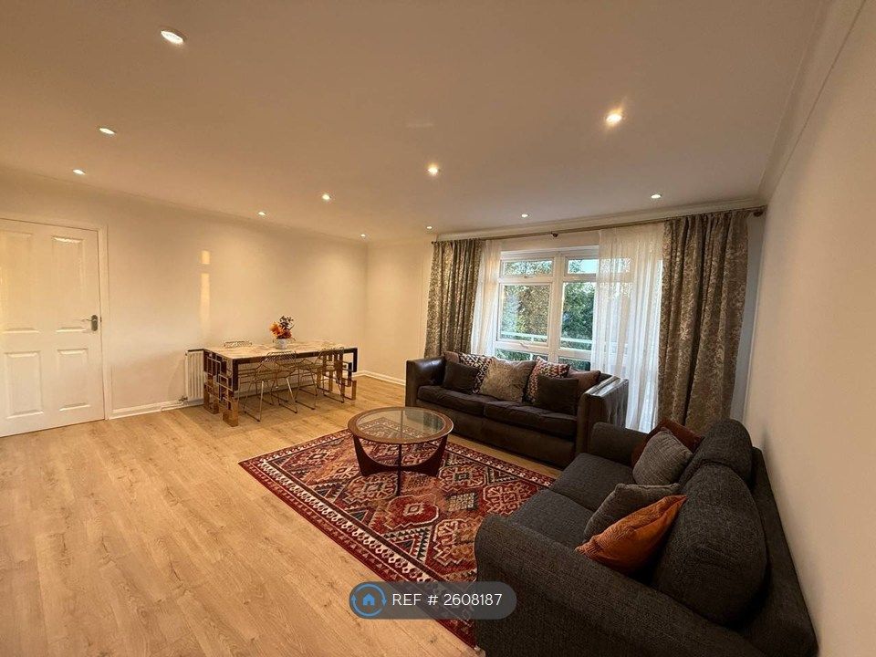 Property photo 1 of 13 Living Room