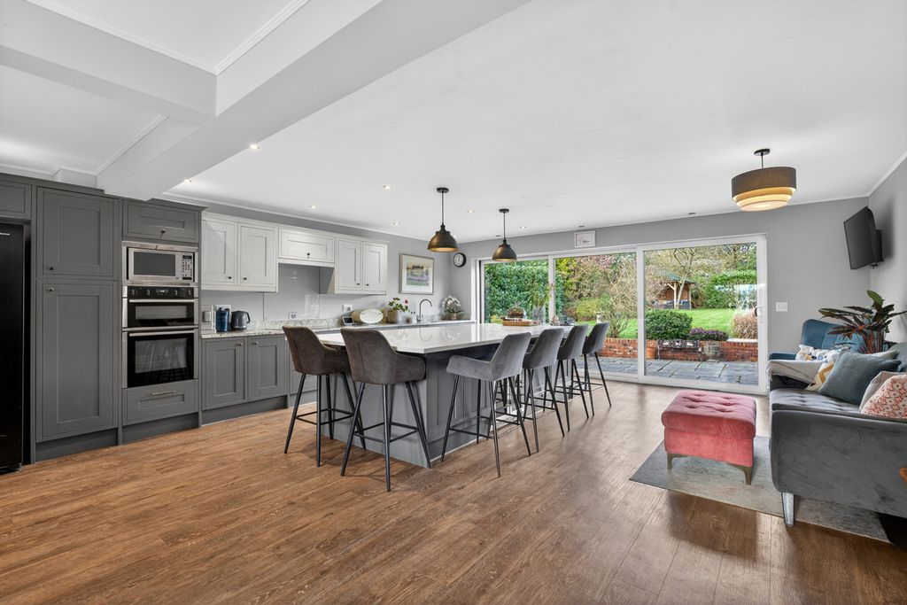 Property photo 3 of 32