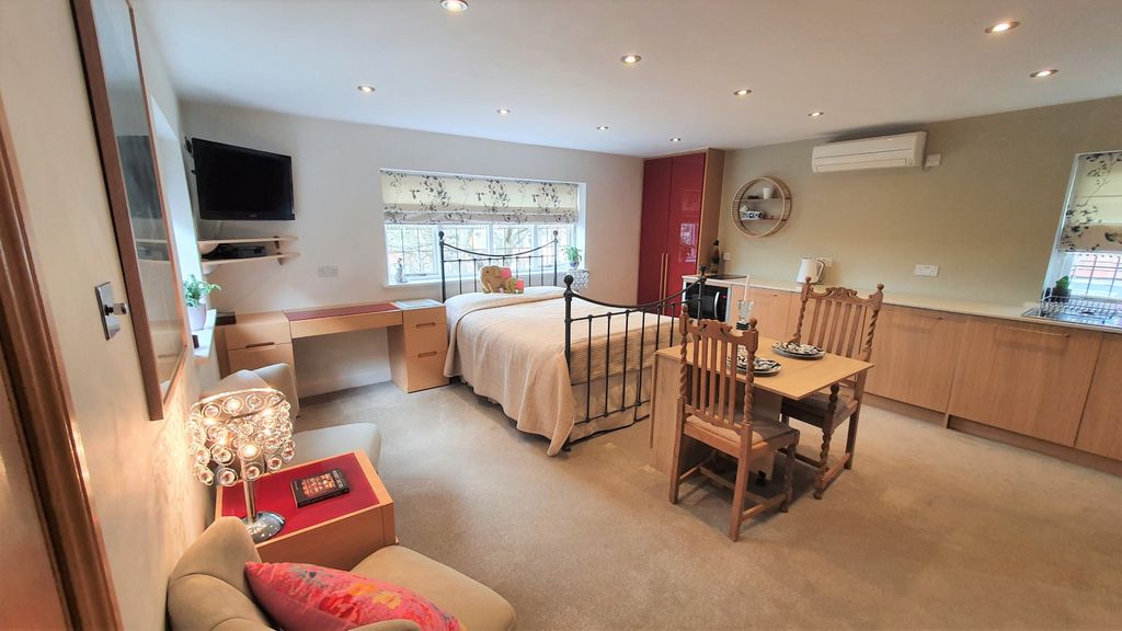 Property photo 1 of 4 Studio Apartment