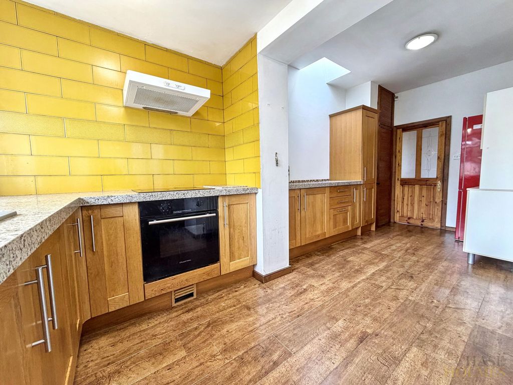 Property photo 3 of 28