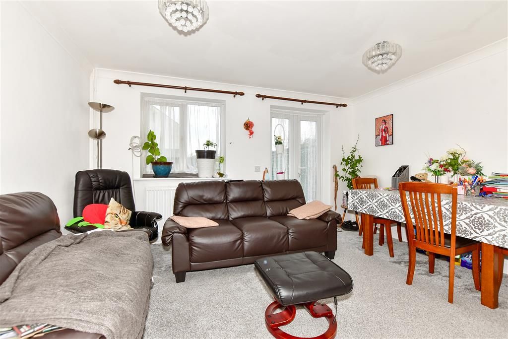 Property photo 2 of 9 Lounge