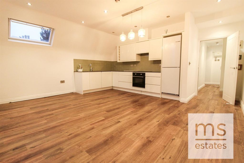 Property photo 2 of 17 Img_2174_1.Jpg