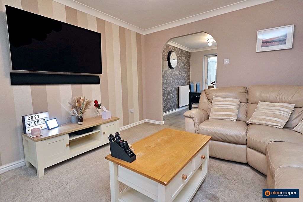 Property photo 2 of 20 4610844