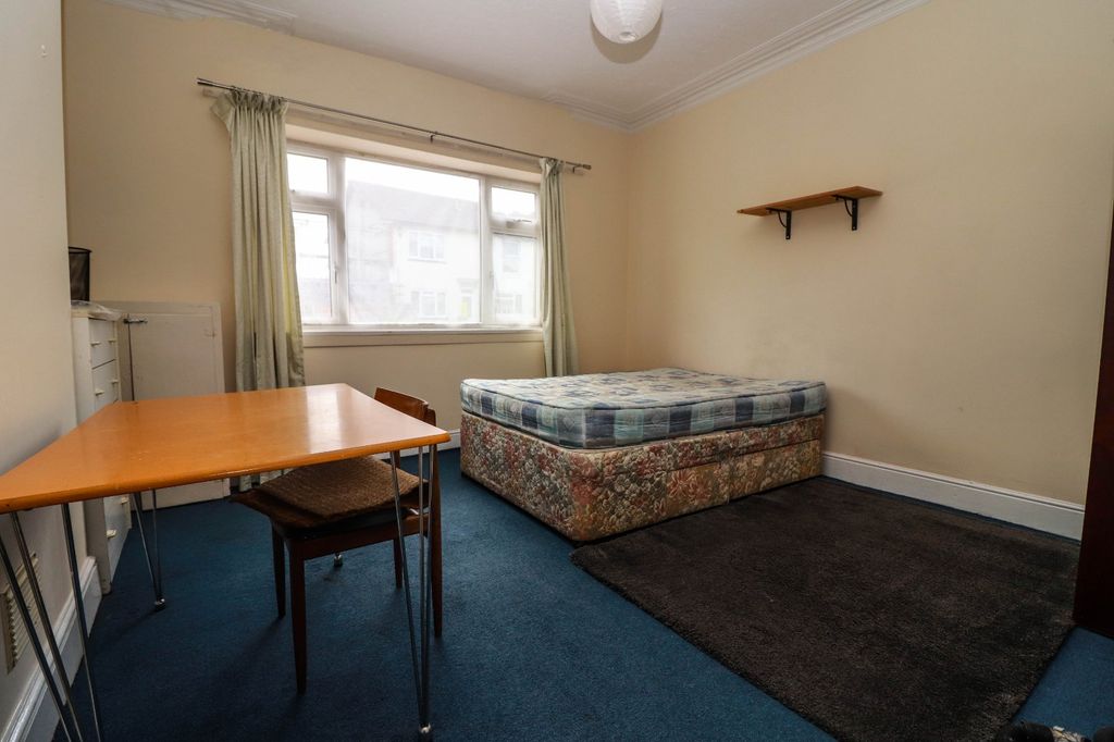 Property photo 3 of 9 Picture No. 06