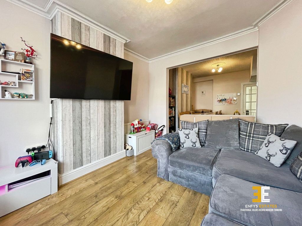 Property photo 2 of 32