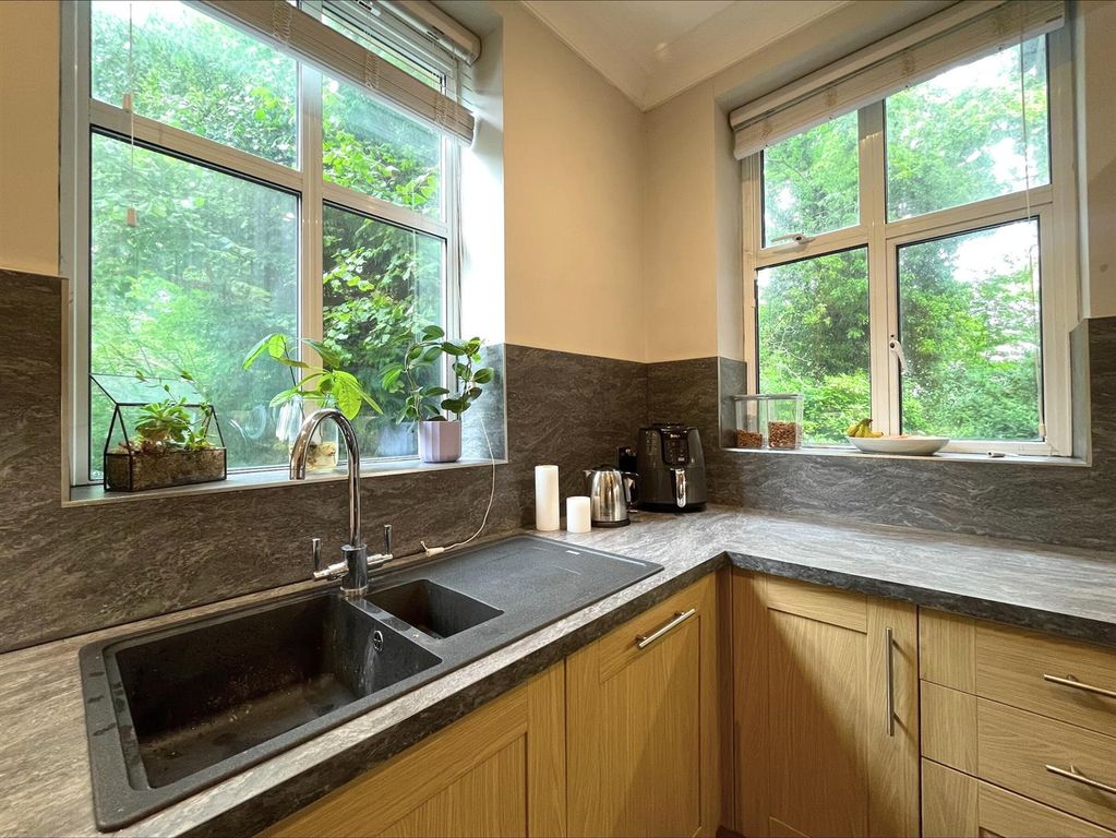 Property photo 3 of 17 Kitchen