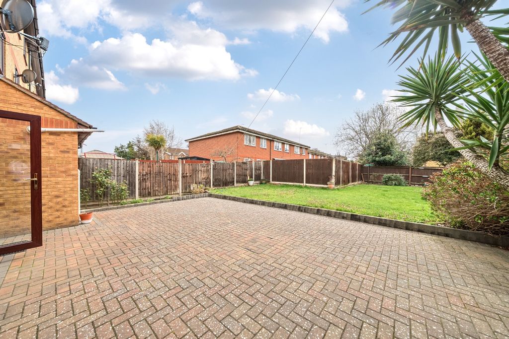 Property photo 2 of 22 3915091