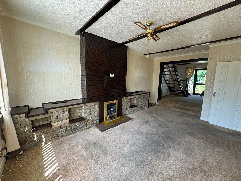 Property photo 2 of 12 Lounge