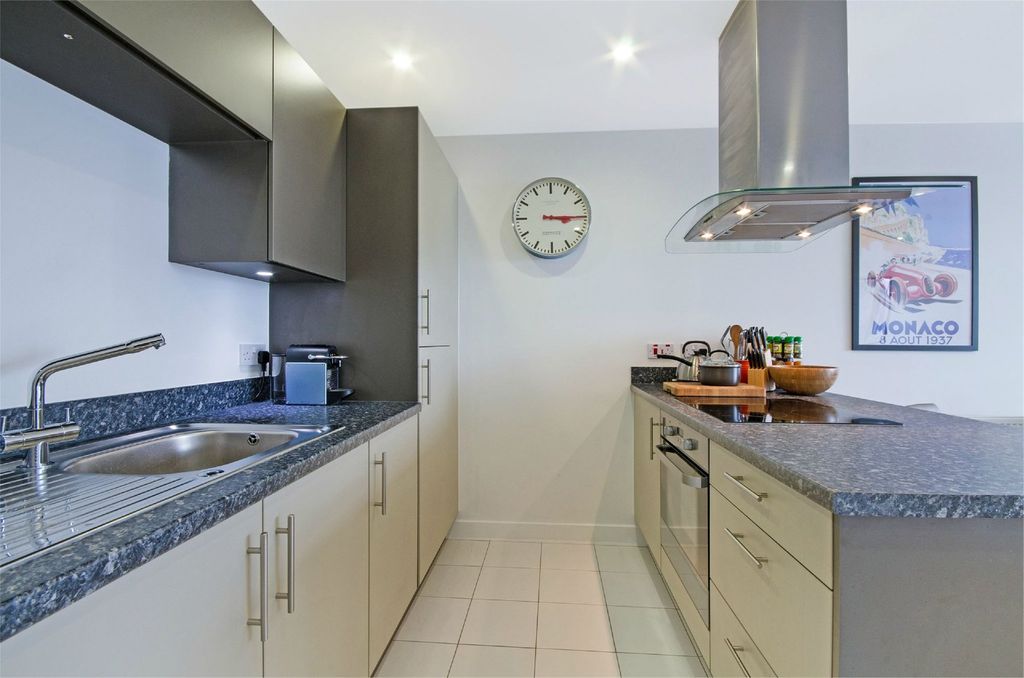 Property photo 3 of 8 Kitchen