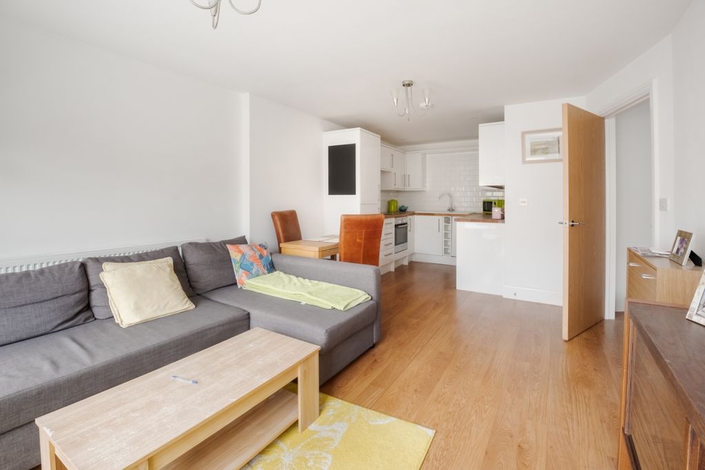 Property photo 3 of 10 Reception