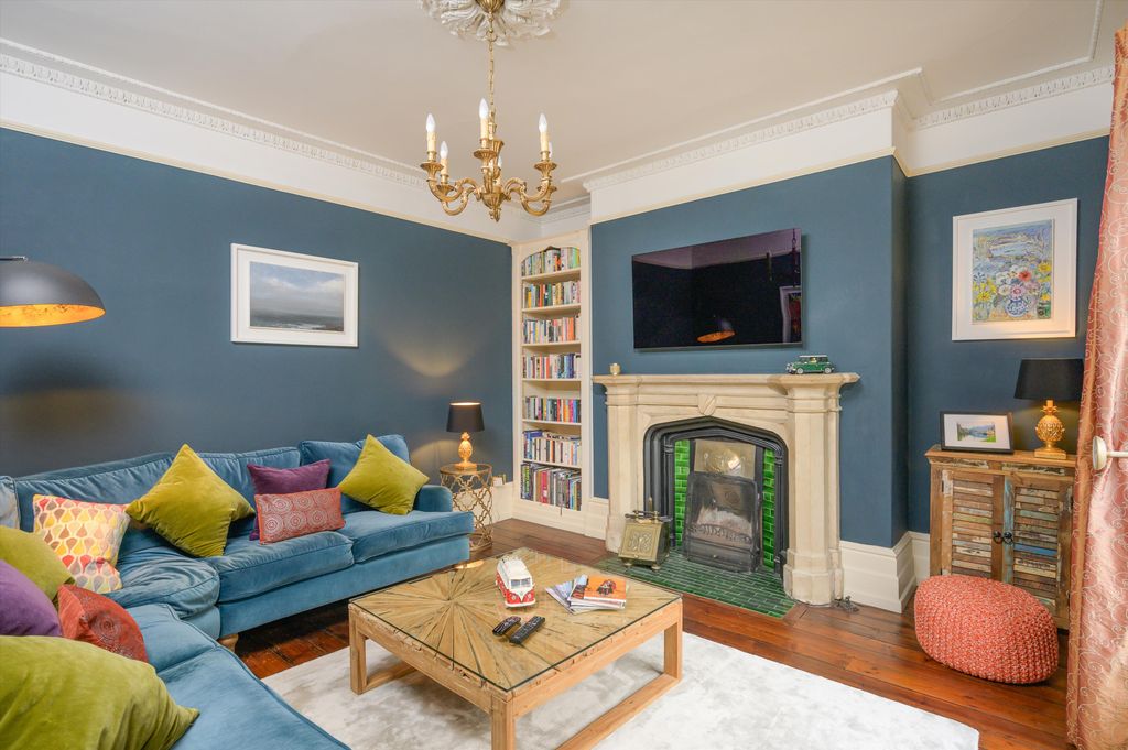 Property photo 3 of 28 Image