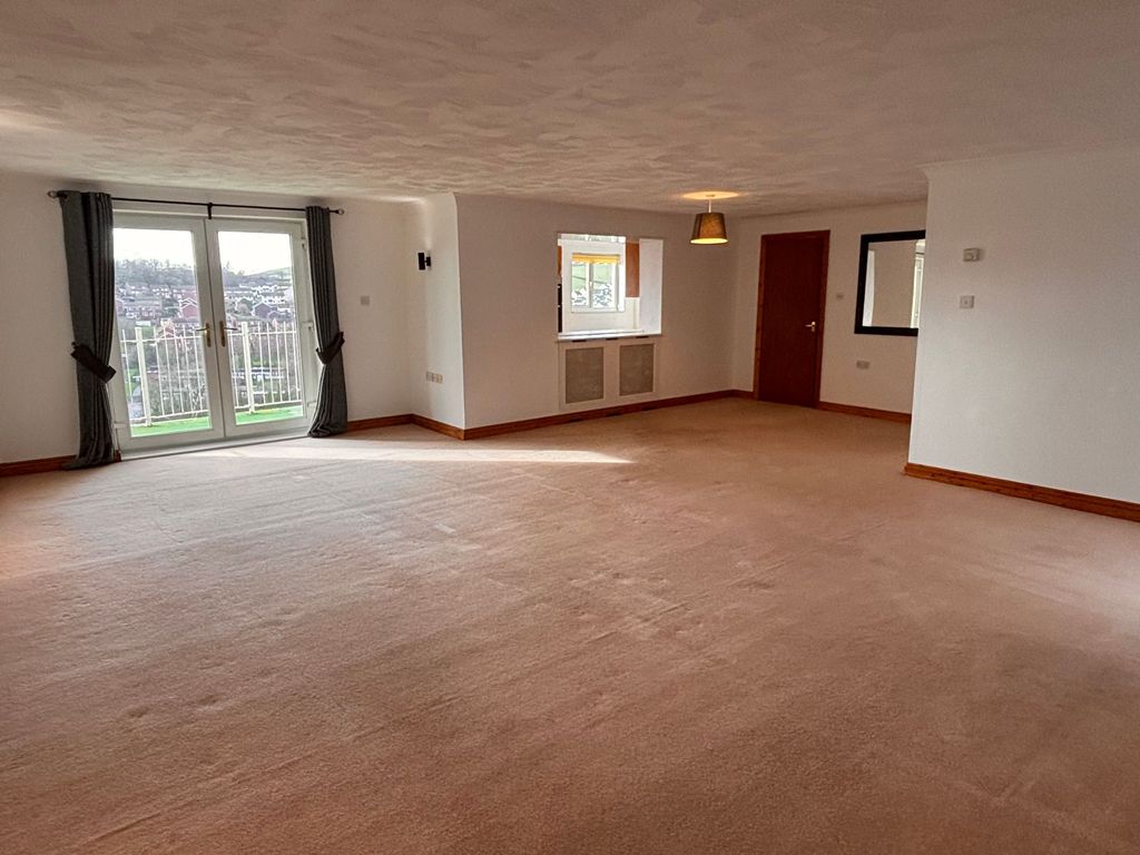 Property photo 2 of 14 Lounge