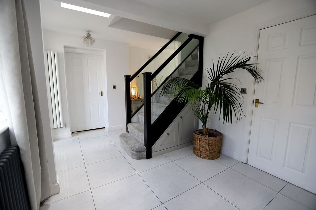 Property photo 3 of 28