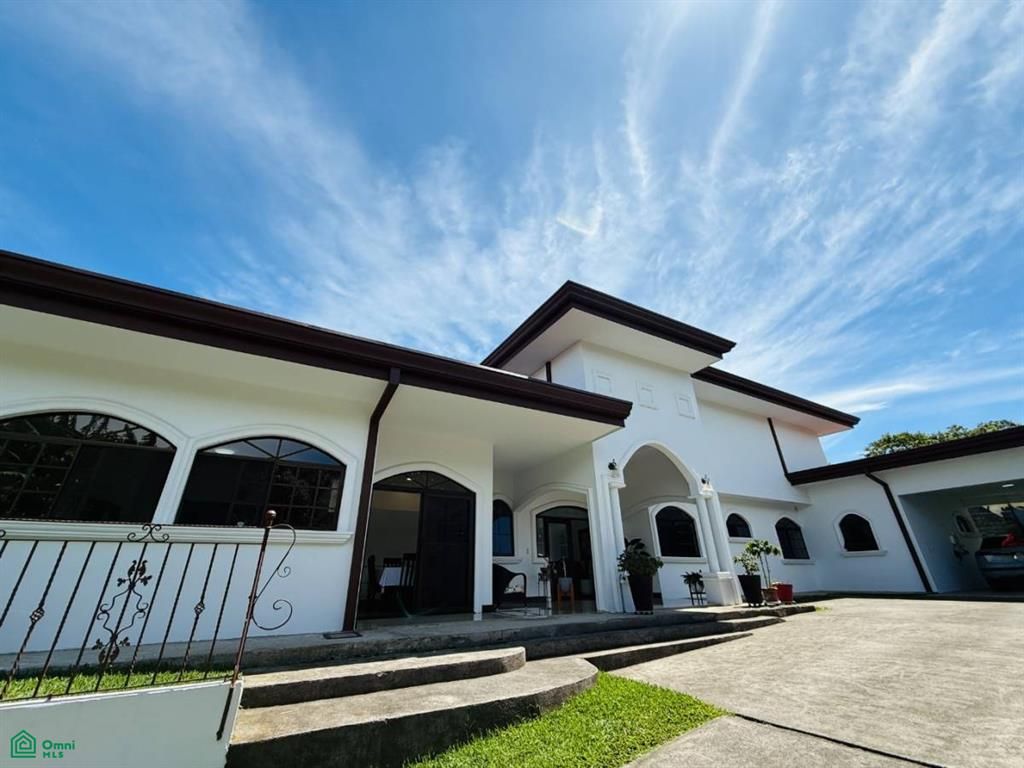 Property photo 2 of 25