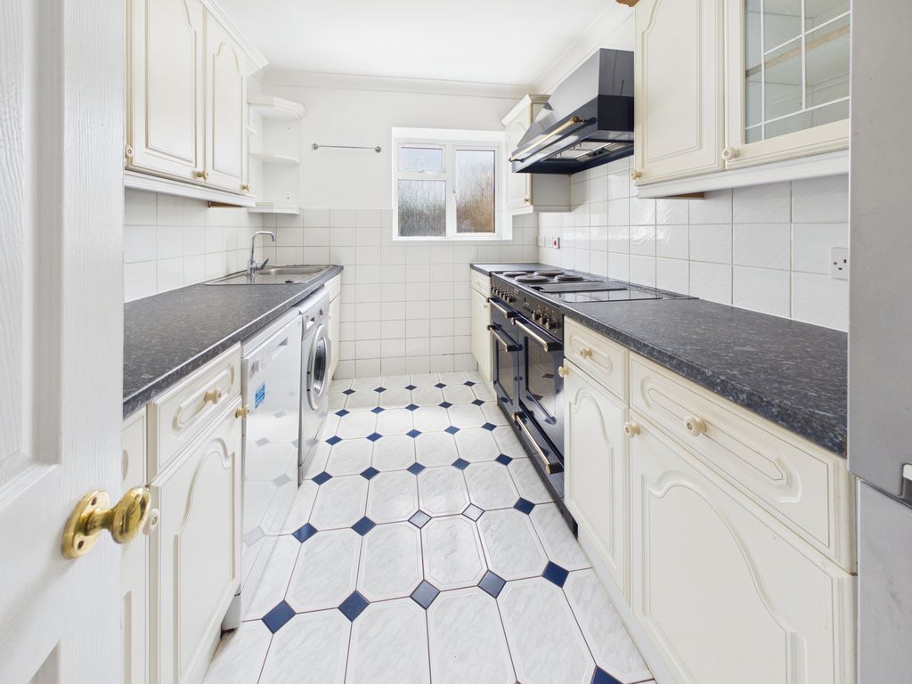 Property photo 3 of 8 Kitchen