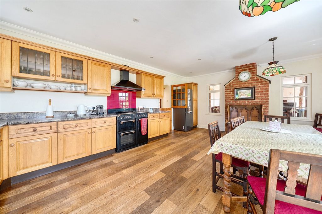 Property photo 2 of 17 Picture No. 12