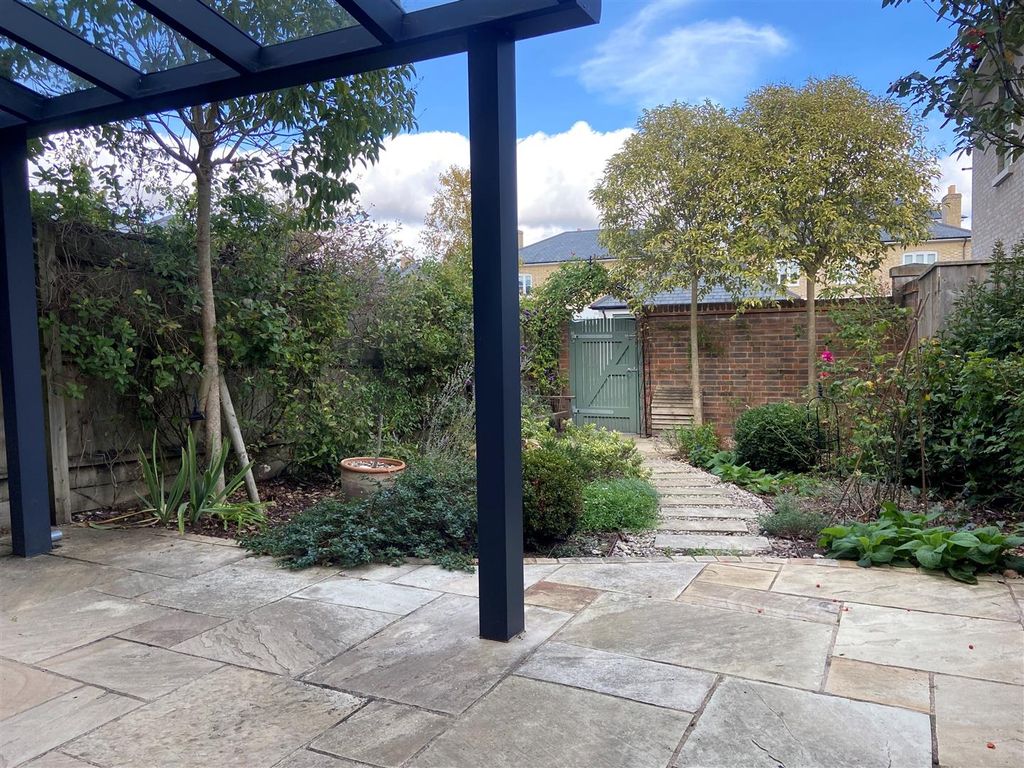 Property photo 3 of 15 Garden