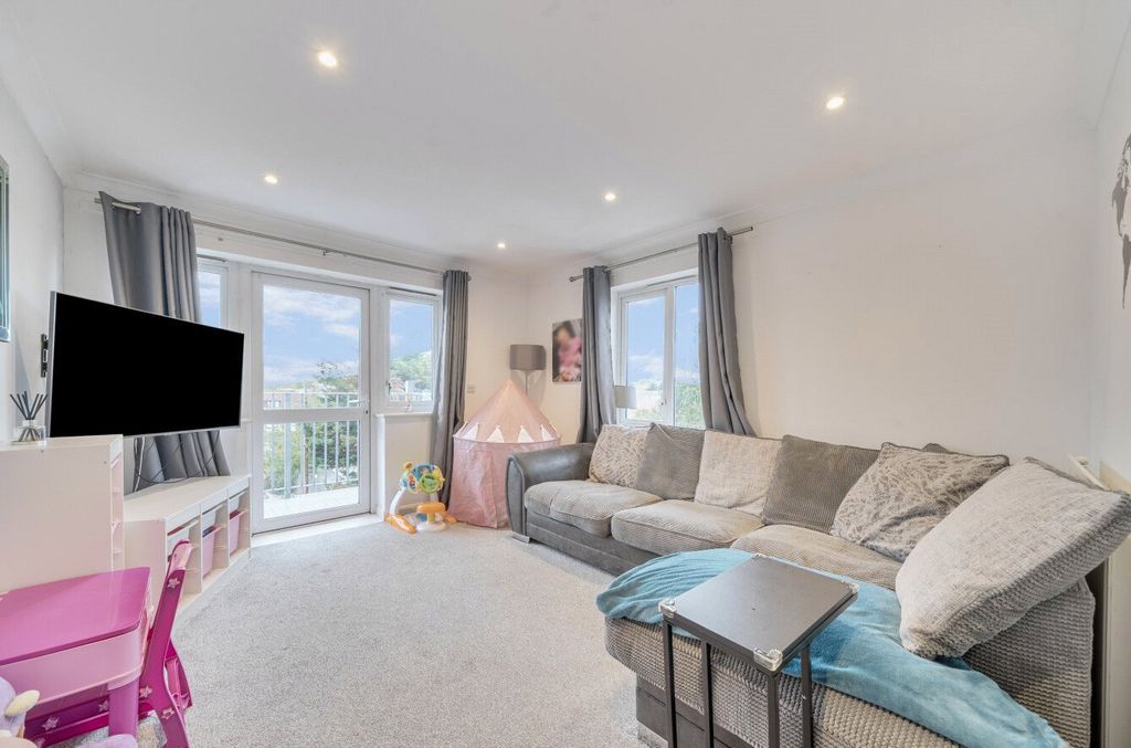 Property photo 2 of 17 Picture No. 02