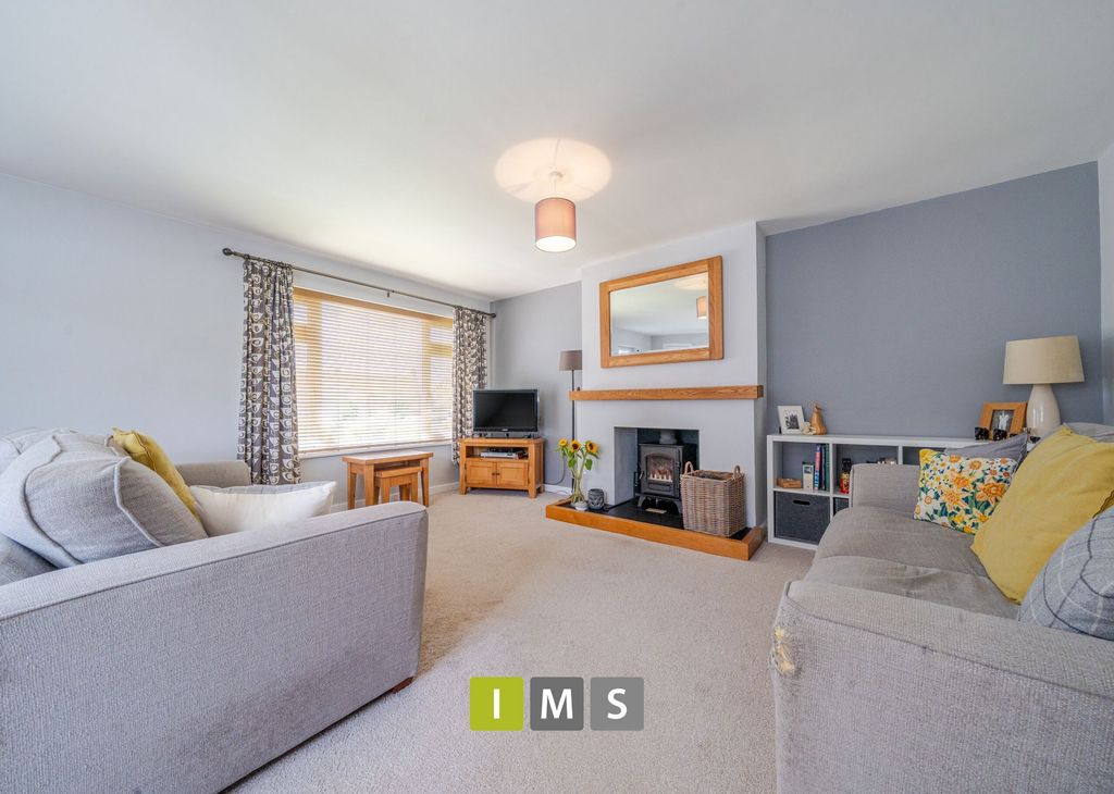 Property photo 2 of 21