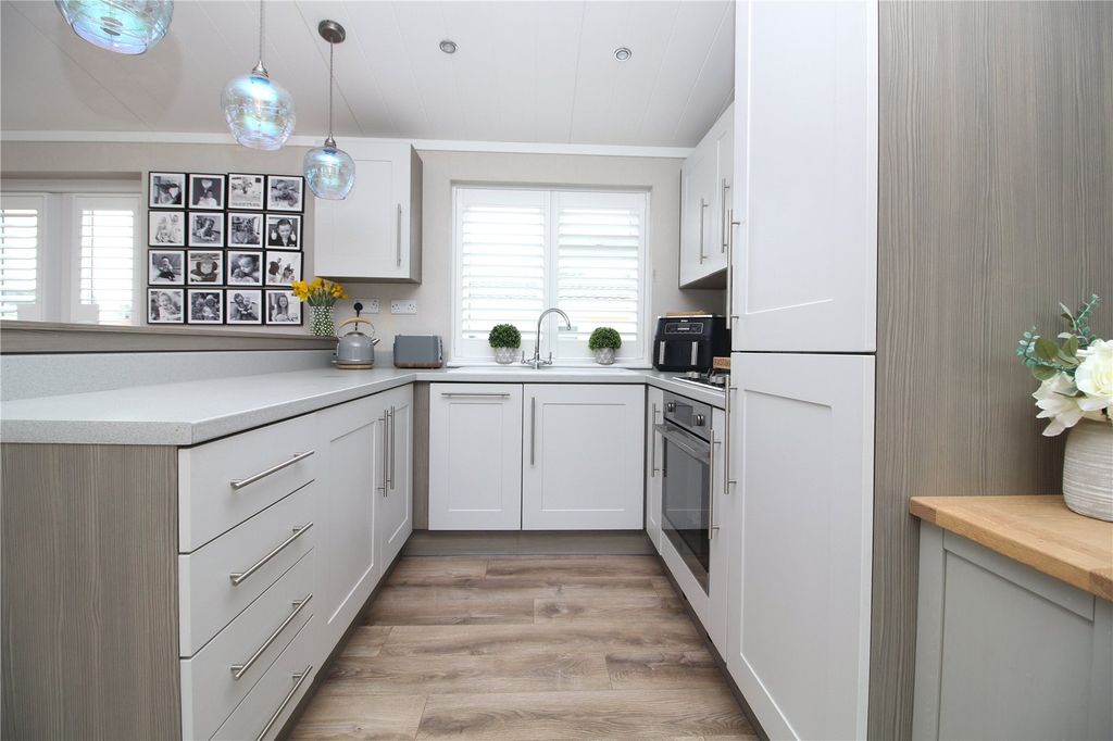 Property photo 3 of 10 Picture No. 02