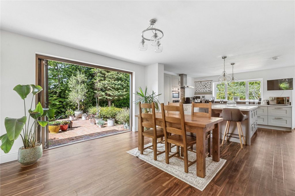 Property photo 3 of 20 Dining Area