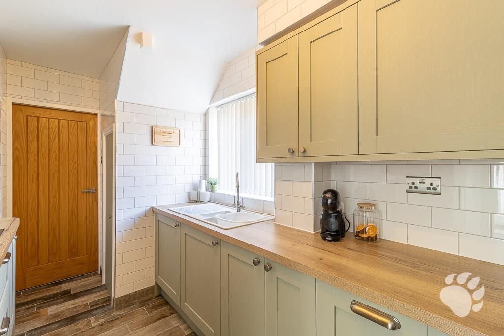 Property photo 3 of 33 Kitchen