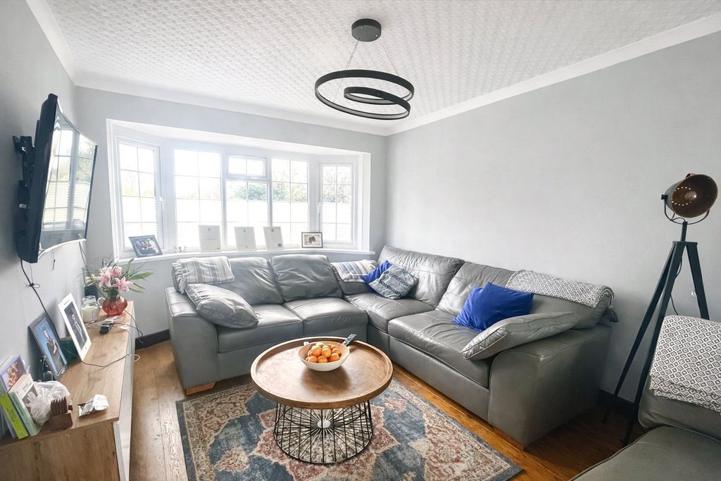 Property photo 3 of 16 Picture 3