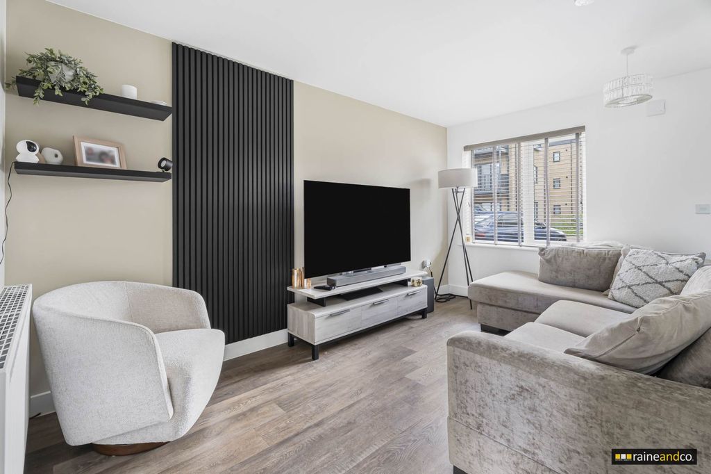 Property photo 2 of 21