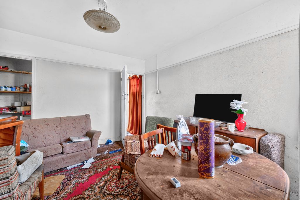 Property photo 3 of 19