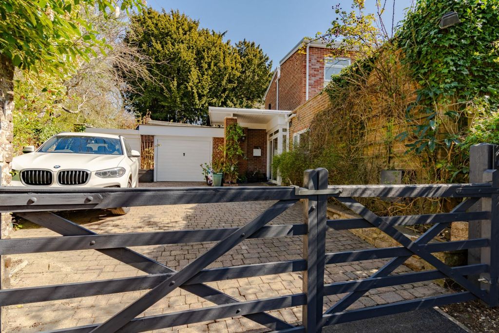 Property photo 1 of 18 Gated Driveway